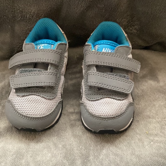 Nike Toddler Sneakers Size 4c - Picture 3 of 8